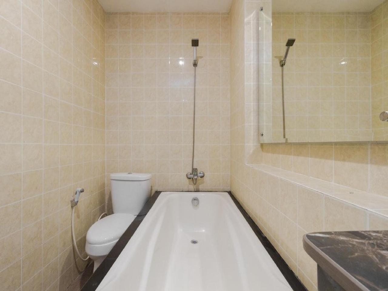 Reddoorz Plus @ Boulevard Panakkukang Makassar Exterior photo