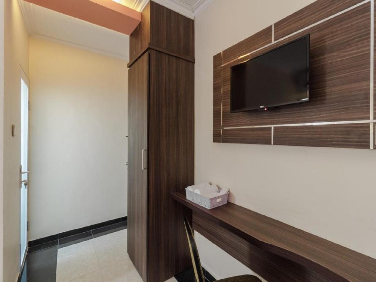 Reddoorz Plus @ Boulevard Panakkukang Makassar Exterior photo