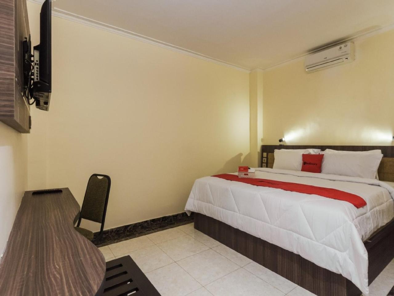 Reddoorz Plus @ Boulevard Panakkukang Makassar Exterior photo